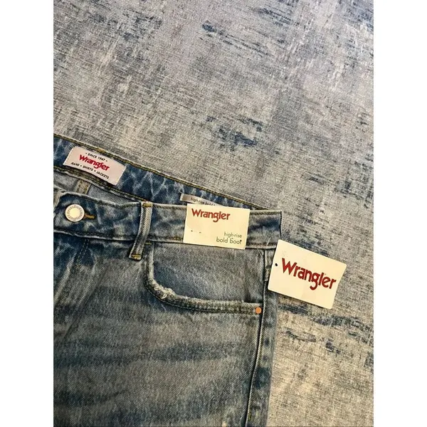 Wrangler Light Wash Distressed High Rise Bold Boot Women's Size 12 31 x 32 - Image 4