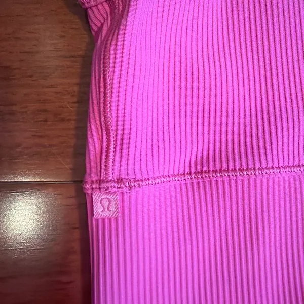 Lululemon pink crop top size 8 - Image 3