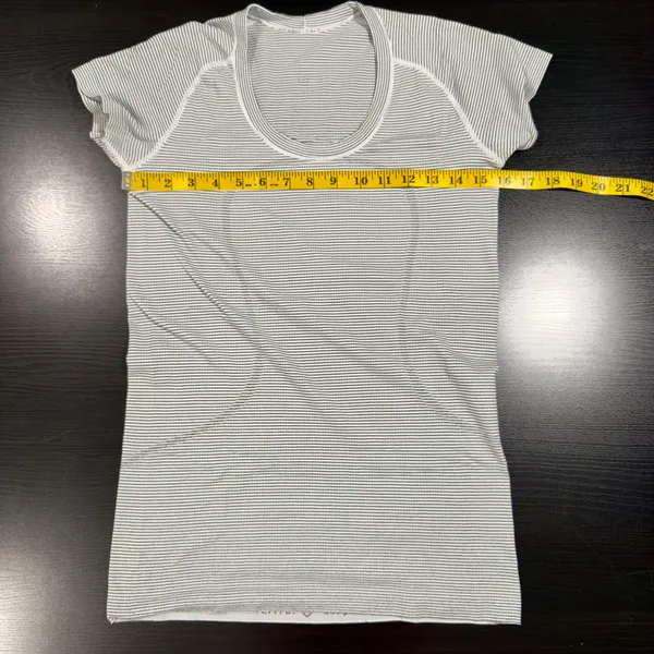 Women’s Lululemon White Swiftly Tech Hip Length Crew Neck Tee Size 6 - Image 5