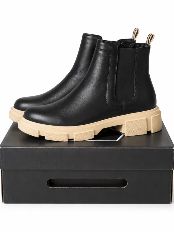 SHU SHOP Black Chelsea Ankle Boots Chunky Cream Lug Sole Size 39 - Image 4