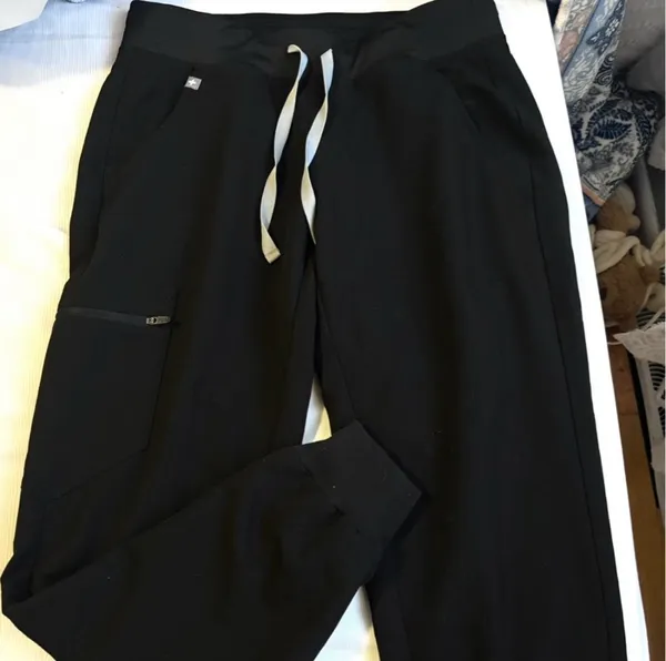 FIGS Scrub Pants Jogger - Image 2