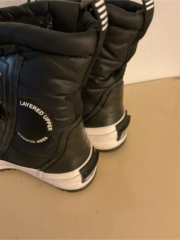 Converse women black puffy platform Chuck Taylor high top sneakers US 5.5 - Image 8