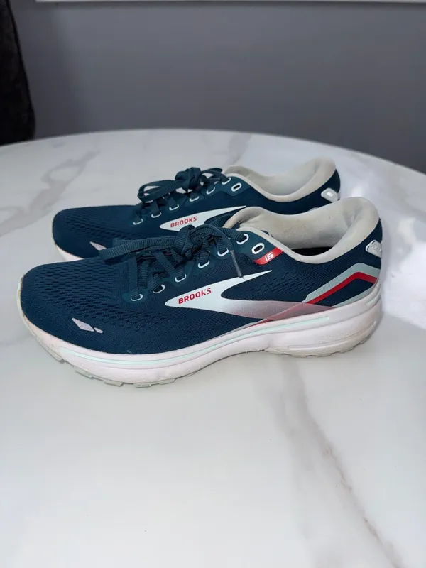 Brooks Navy Athletic Running Shoes with White and Red Accents - Image 3