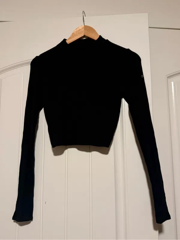 ALO Yoga Black mock neck Long-Sleeve Crop Top open back - Image 2