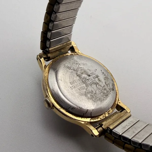 Vintage Lorus Quartz Gold Tone Ladies Watch Small Second Working New Battery - Image 4