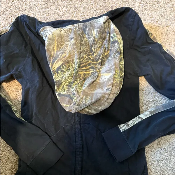 Realtree Georgia Bulldogs Black Zip-Up Hoodie Jacket - Image 3