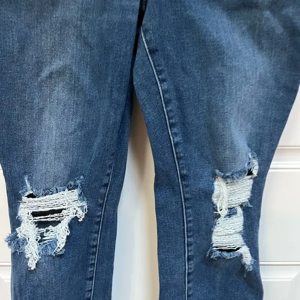 Good American | Good Legs Crop‎ Distressed Denim Jeans in size 8 / 29 stretchy - Image 3