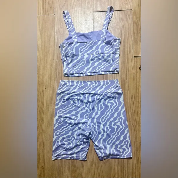 Purple and White Patterned biker shorts Activewear Set ladies small - Image 7