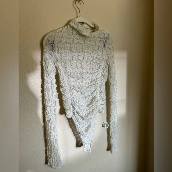 Free People Party Favor‎ Textured Turtleneck Bodysuit Sz Small in Ivory Cream - Image 6
