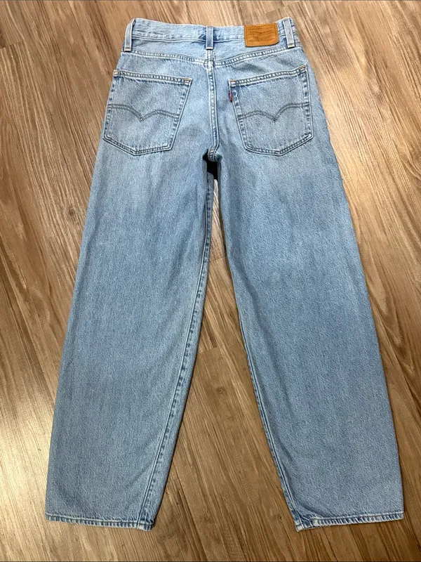 Levi’s Premium Baggy Dad Jeans 24 Fits 27x28 In the Middle Distressed $118 - Image 4