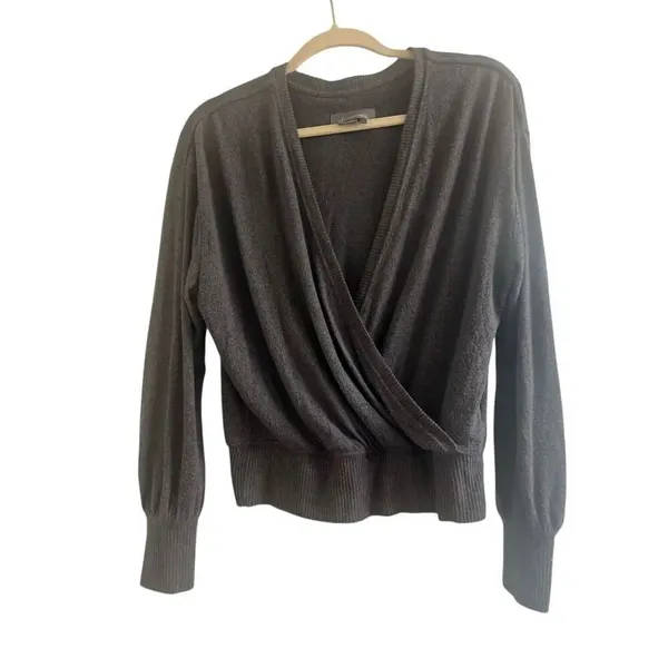 ✨Anthropologie Rocio Surplice Grey Sz Medium Top✨ - Image 8