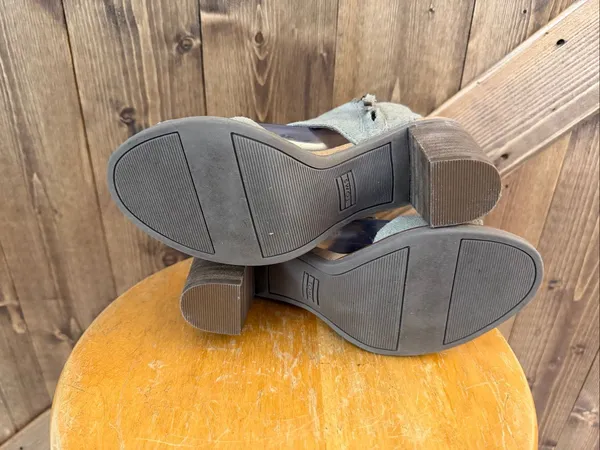 TOMS Women’s Size 7 Gray Suede Peep Toe Block Heel Sandals - Image 6