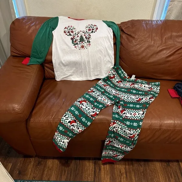 Disney Christmas pajamas size medium - Image 2