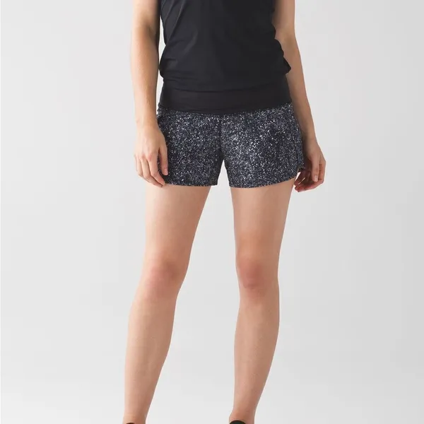 Lululemon Run Times Short in Mini Splatter White Black Size 6 - Image 4