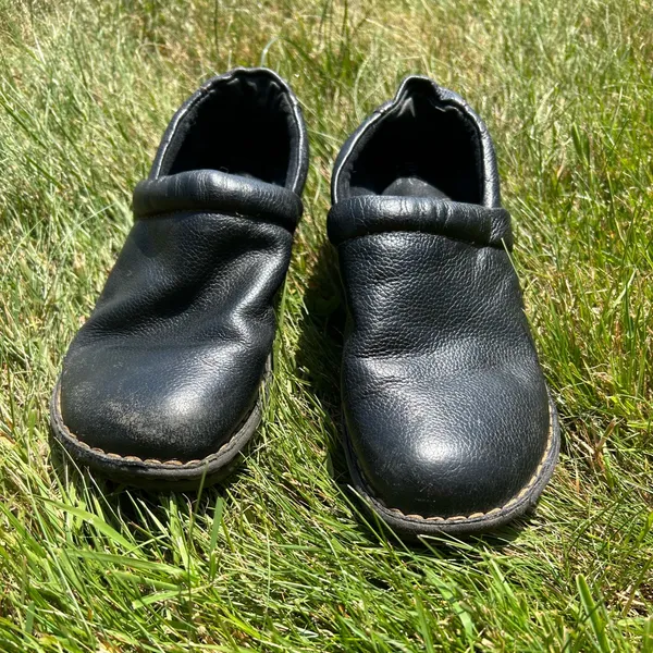 BøC Black Leather Clogs Size 9 - Image 2