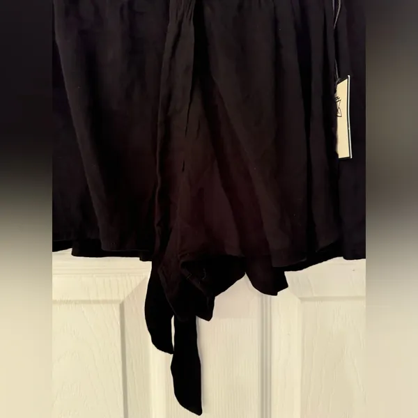 Electric & Rose Women’s Black Rayon Mini Shorts With Bow Belt Size XS - Image 5