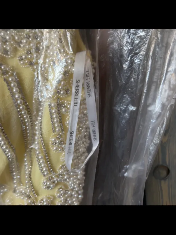 Sherri Hill Butter Yellow Beaded Cap-Sleeve Dress - Image 9