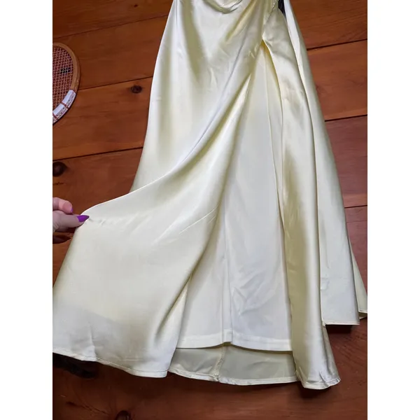 NWT Lulus Signature Elegance Pale Yellow Satin One-Shoulder Maxi Dress Gala Sz S - Image 4