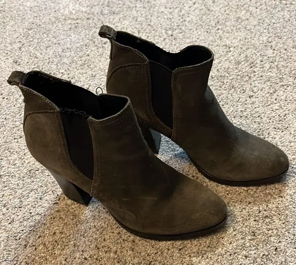 Boots - Image 2