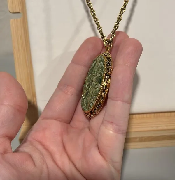 Vintage Gold Tone Green Stone Pendant Necklace - Image 2