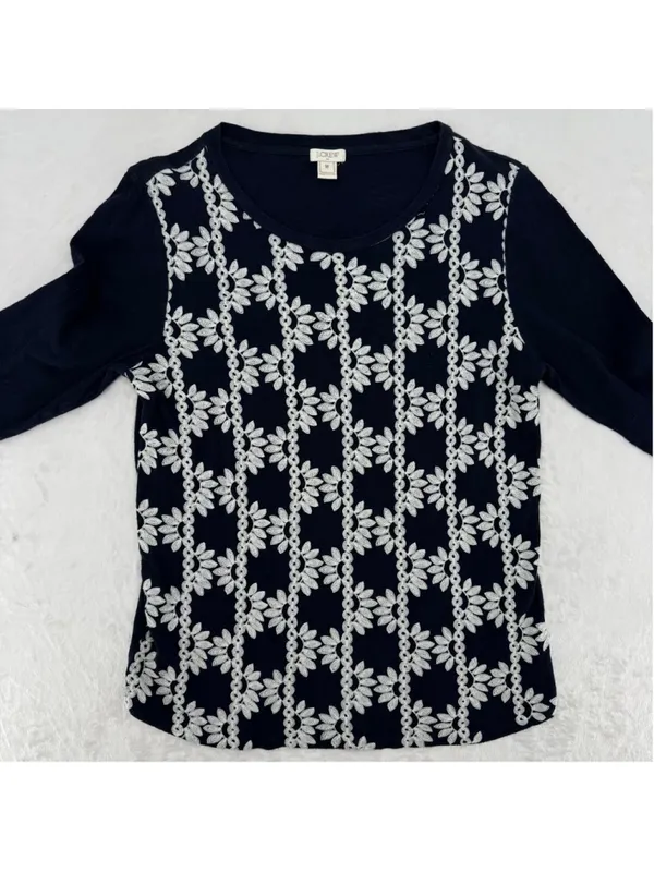 J Crew Lightweight Sweater Navy Blue Cream Embroidery Preppy Daisy Size Medium - Image 2