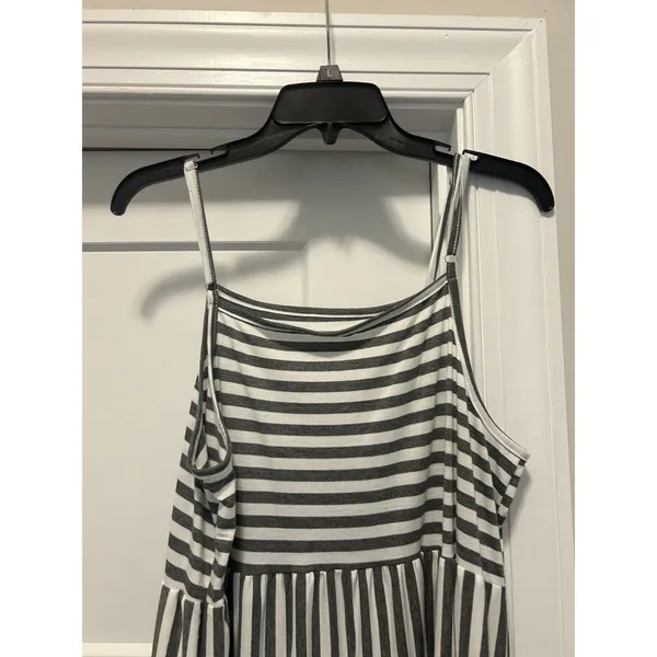 SheIn Charcoal Gray & White Sun Dress Spaghetti Straps Tiered Ruffles Maxi Size 8 / 10 - Image 5