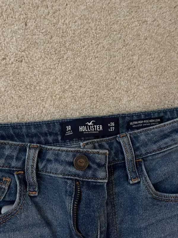 Hollister Jeans Ultra High-Rise Mom - Image 4