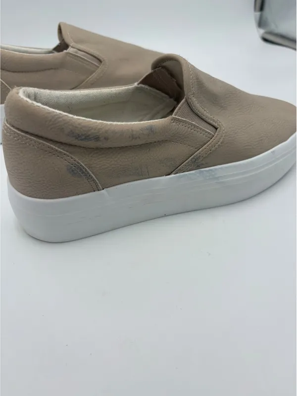 Comfort Every Step Womans 9 Slip-On Casual Shoes in Beige with White Sole - Image 8