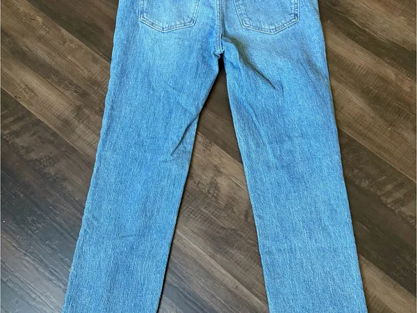 Madewell Light Blue Straight-Leg Jeans with Raw Hem - Image 4