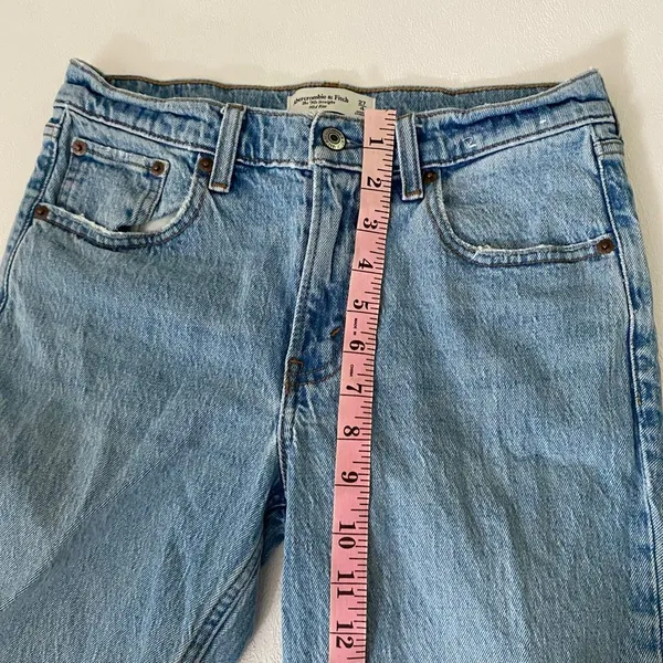 Abercrombie & Fitch 90s Straight Jeans 27/4 Mid Rise Raw Hem Light Wash - Image 6