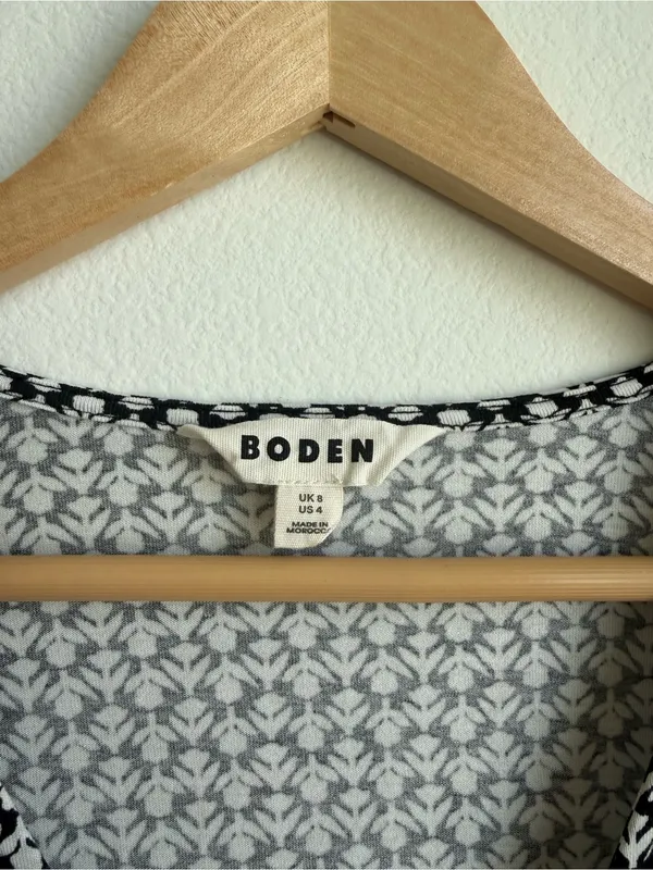 Boden Black White Geometric Floral V-Neck Blouson Sleeve Top Size 4 - Image 6
