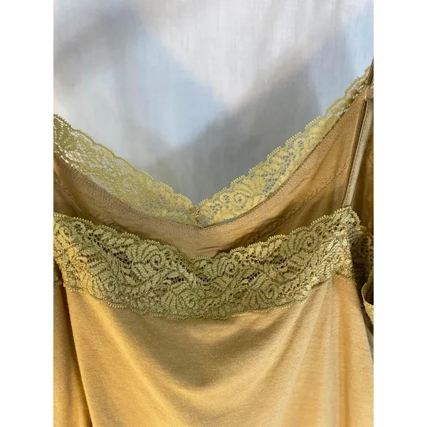Apostrophe Petite (14-16) Y2k gold camisole with lace trim. - Image 2