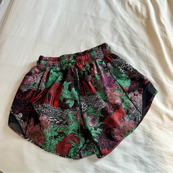 Lululemon Hotty Hot Short II Long 4" Zen Garden Multi Floral 2 - Image 6