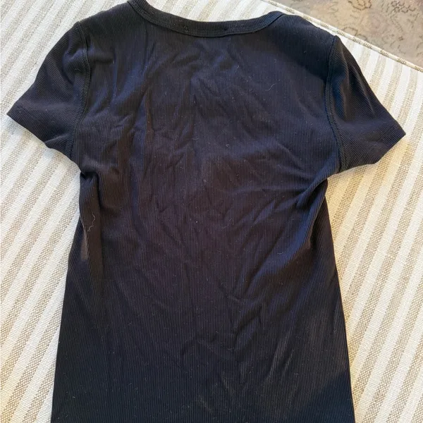 Aritzia Black Ribbed Short Sleeve Tee with Front Cutout - Image 3