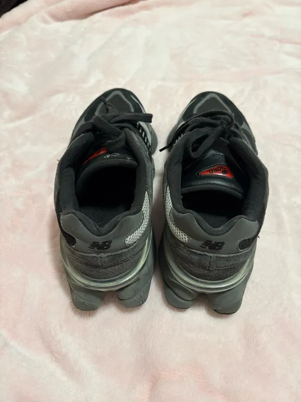 New Balance 9060 Women’s Sneakers - Image 2