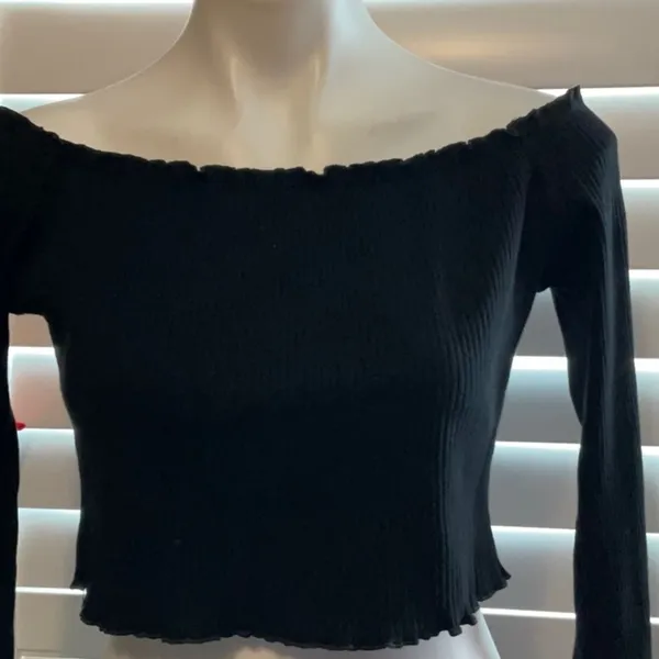 Black Off-Shoulder Crop Top - Image 2