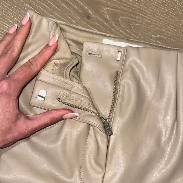 Abercrombie&Fitch Vegan Leather Elegant Tan Women's Pants size 24L/00 Curve Love - Image 4