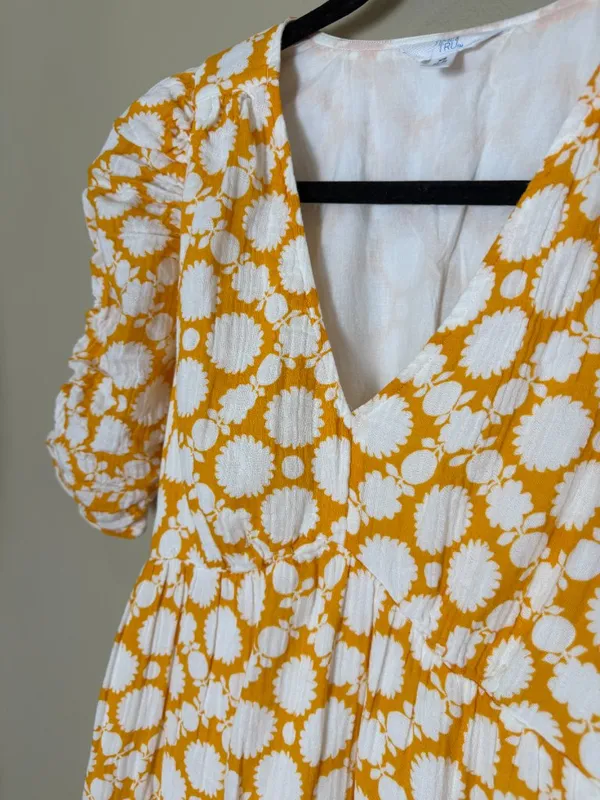 Time and Tru Women's Cotton Tiered Midi Dress in yellow and white Size XS 0-2 - Image 3