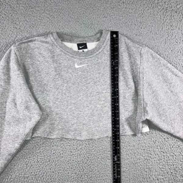 Nike Sweatshirt Women M Grey Cropped Raw Hem‎ Center Swoosh Pullover Fleece - Image 5