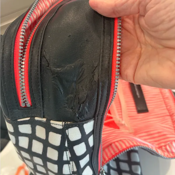 Lululemon Black & White Grid Duffel Gym Bag (Peeling) - Image 9