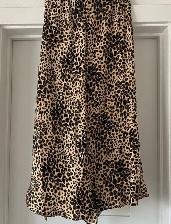 Leopard print midi skirt with ruffle slit - Image 8