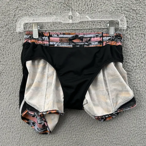 Lululemon Hotty Hot Shorts‎ Low Rise 4" Inversion Multi Black Athletic Women's 4 - Image 4