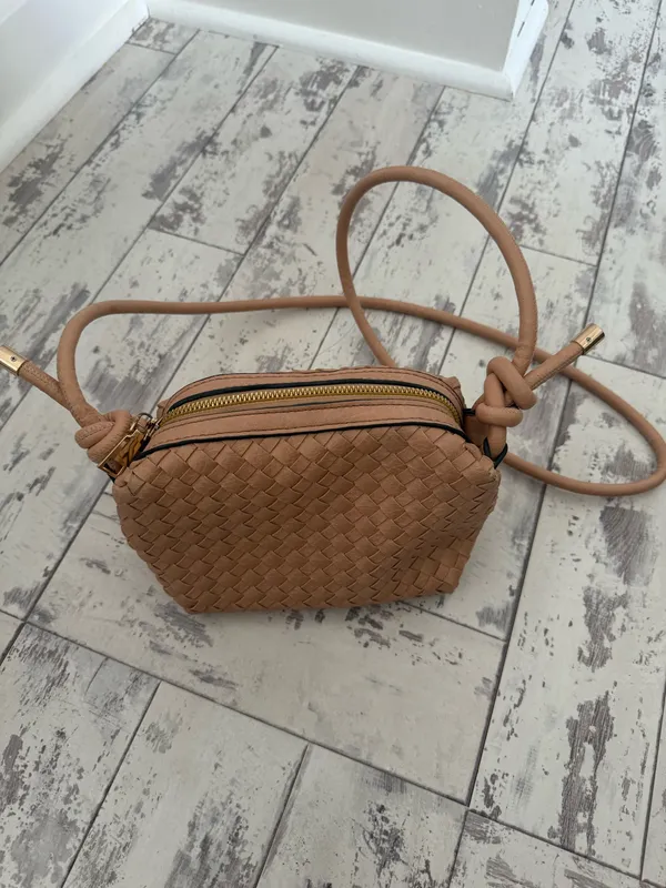 tan crochet purse - Image 3