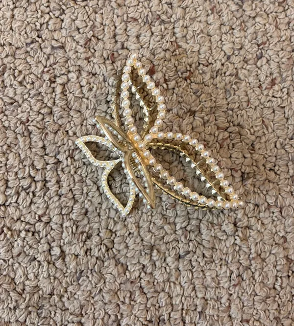 Amazon Butterfly gold pearl claw clip - Image 2