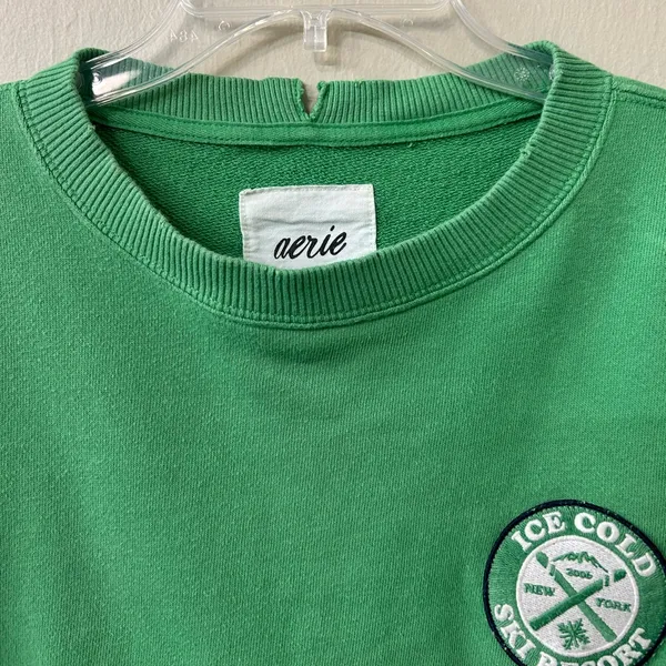 Aerie Distressed Patchwork Ski Resort New York Crewneck Sweatshirt Green Sz S - Image 4