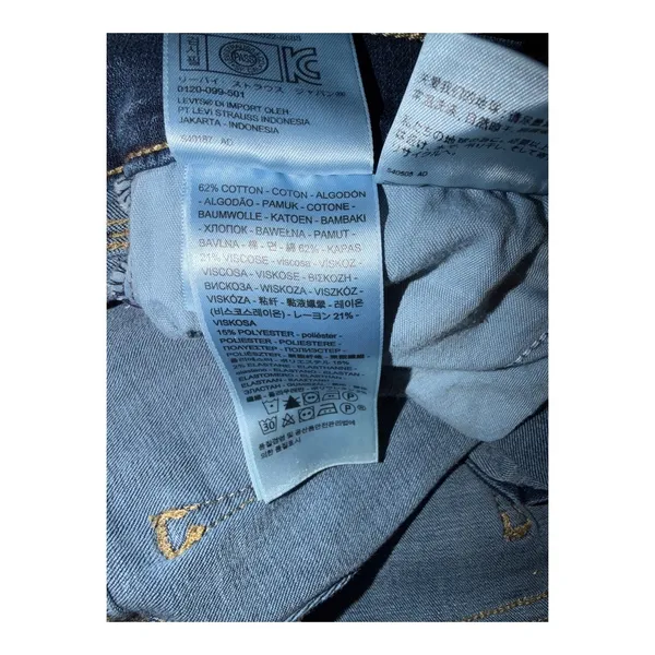 Levi's Womens 701 Super Skinny Distressed Jeans, Size 27 - Image 10