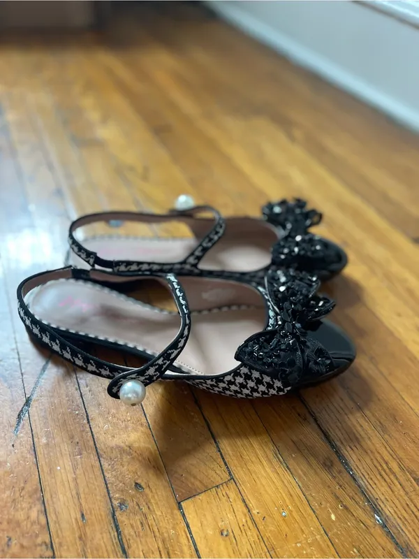 Betsey Johnson Houndstooth Patent Flats Dress Shoes w/ Sequins Bow & Pearl - 8.5 - Image 5