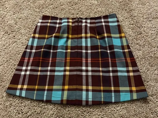 Maroon plaid notch pelmet mini skirt with side pockets never worn - Image 5