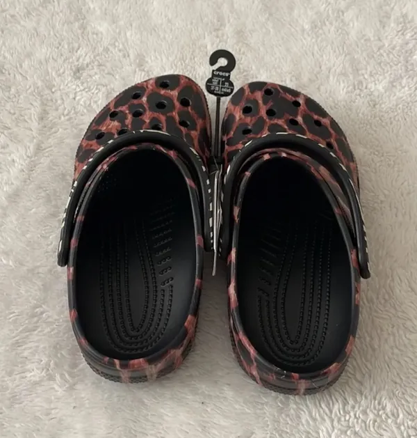 Crocs (NWT) Classic Animal Remix Clogs in Black Multi Animal, Size: 7 - Image 8