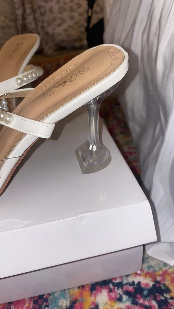 Pearl Bow Heels Size 8.5 - Image 4